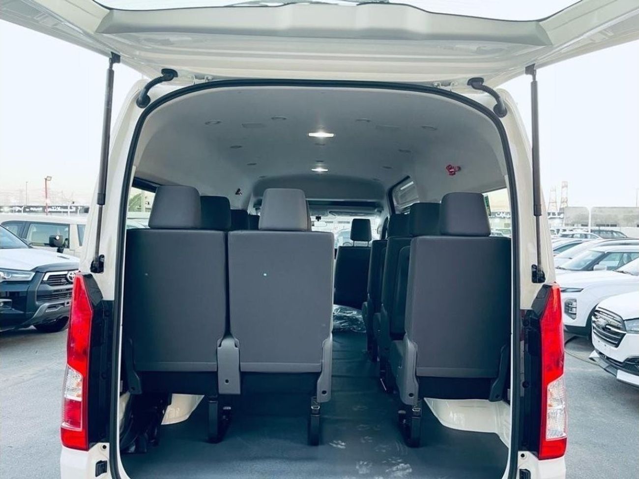 تويوتا هاياس 3.5L V6 High Roof Mid Option DX Manual 2026 model