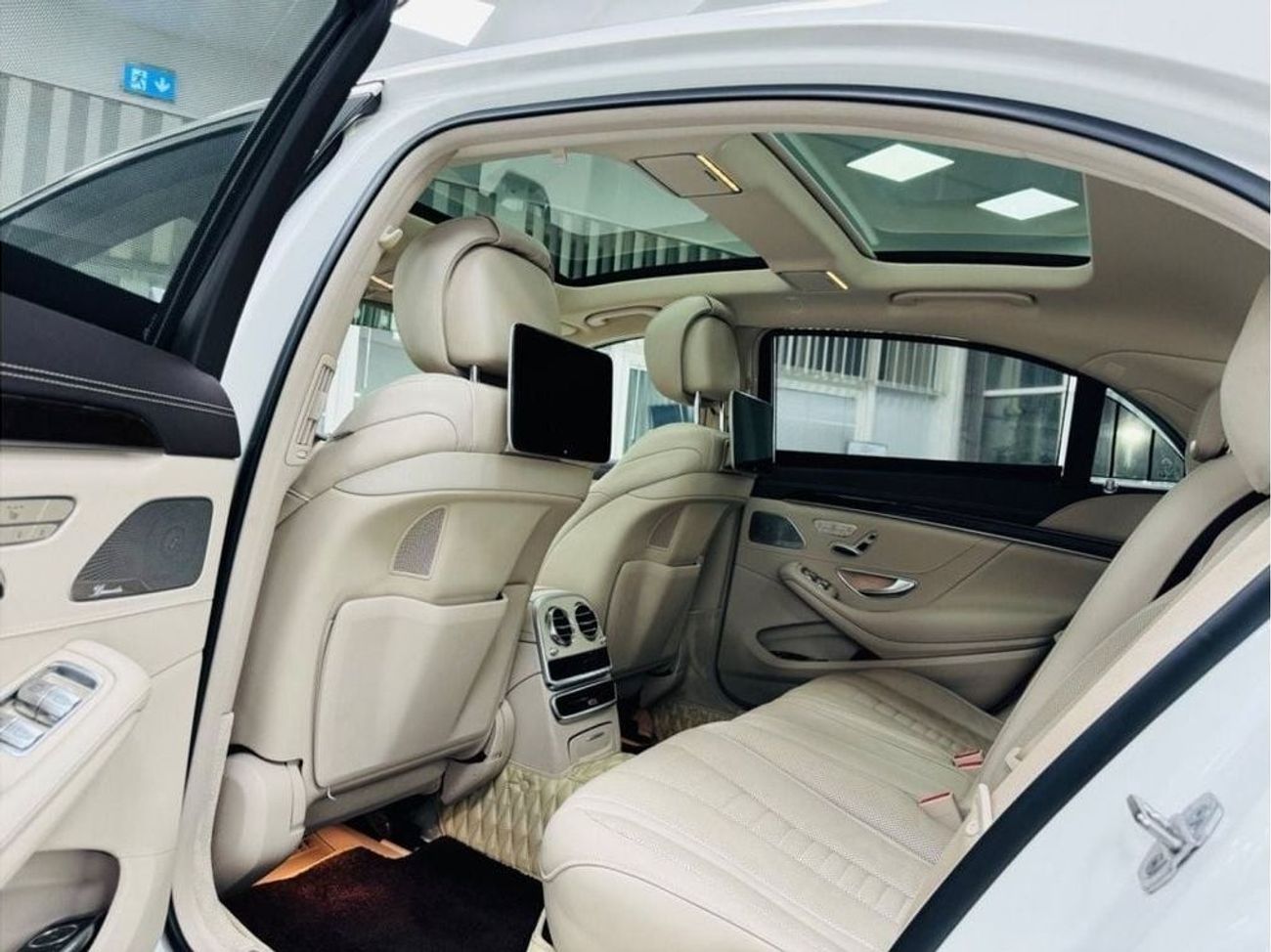 Mercedes-Benz S 560 Exclusive Edition GCC .. FSH .. Low Milegea .. Perfect Condition