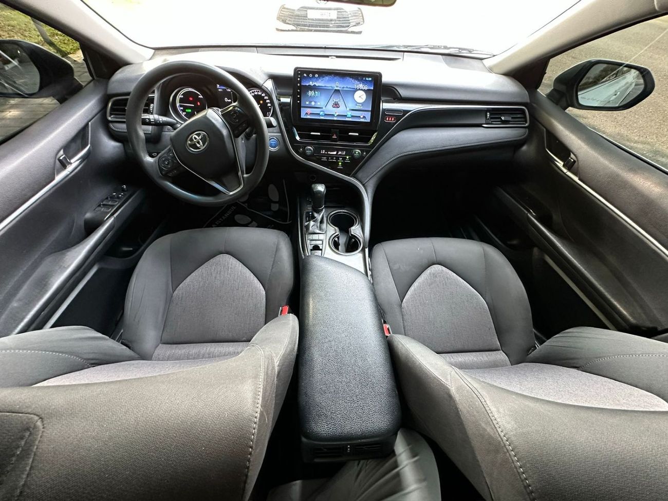 Toyota Camry LE Hybrid 2.5L