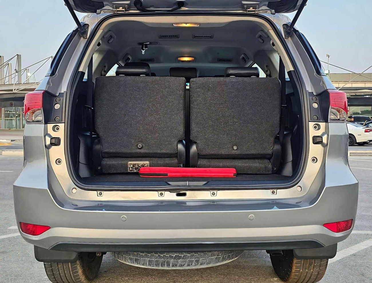 تويوتا فورتونر EXR V4/ 4WD/ LEATHER SEATS/ DVD CAMERA/ LOW MILEAGE/ 1168 MONTHLY/ LOT# 90033