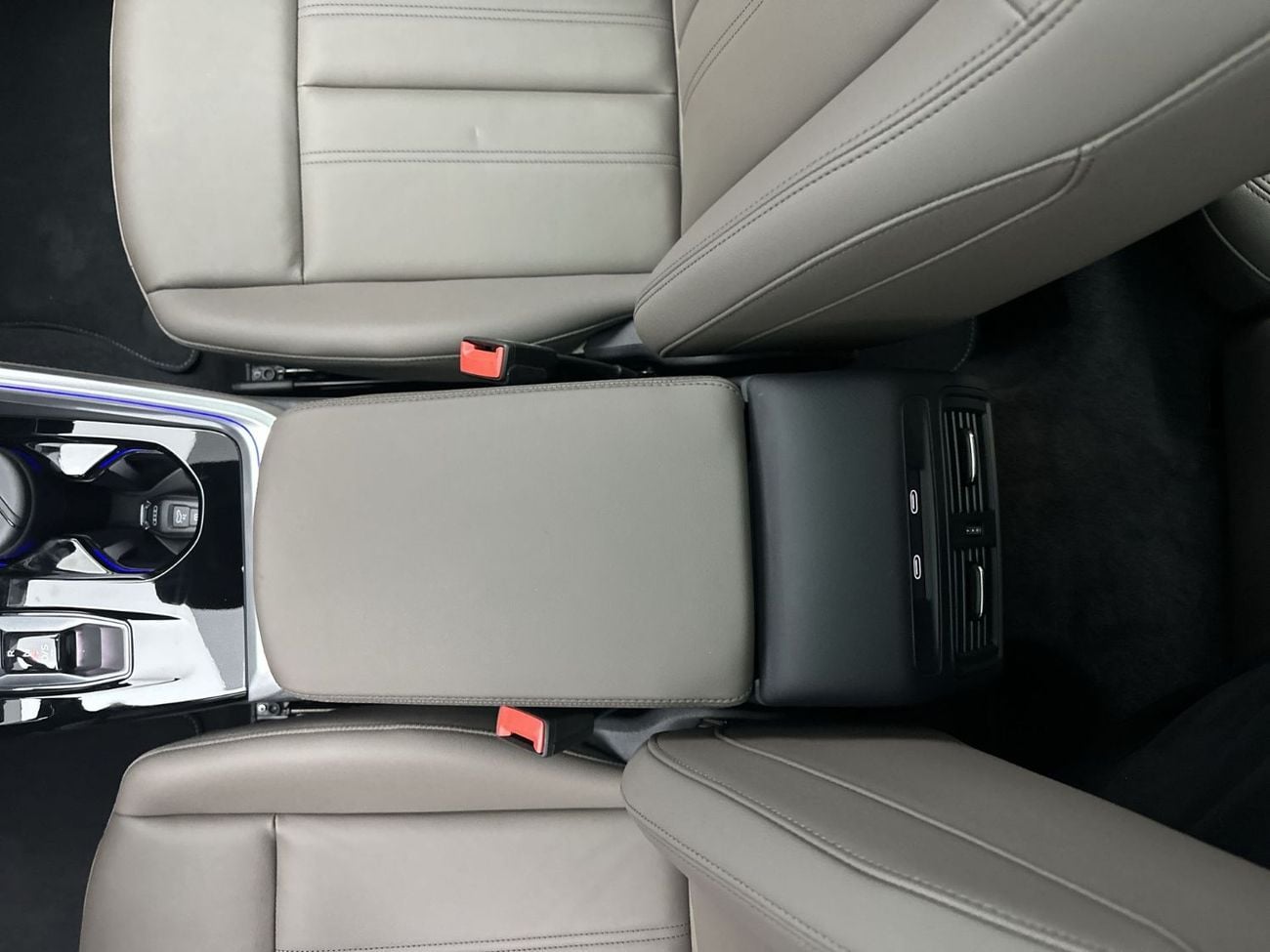 أودي Q5 45 TFSI Quattro 2.0L Q5 SUV TFSI quattro 204hp (Ref# 45595)
