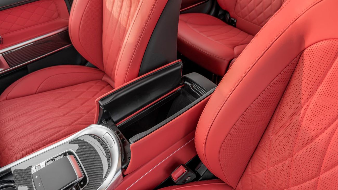 مرسيدس بنز G 63 AMG ستاندارد مرسيدس بنز AMG G 63 موديل 2026، محرك بنزين 4.0 لتر، ناقل حركة أوتوماتيكي (لون ناردو رمادي-أحمر)