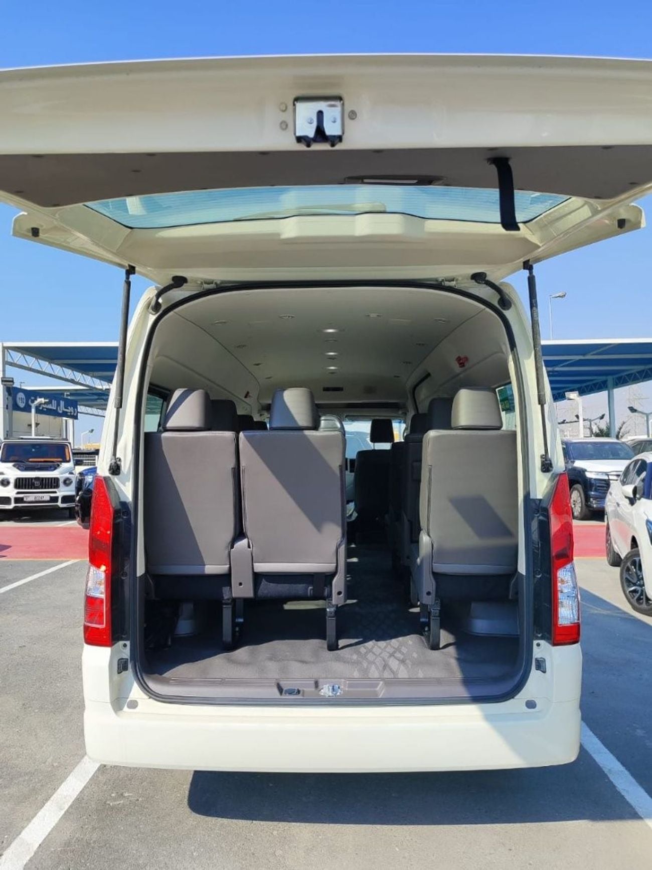 Toyota Hiace - Toyota Hiace GL HIGHROOF / 13 SEATER / REAR CAMERA / 3.5L PETROL A/T / WHITE BUMPER