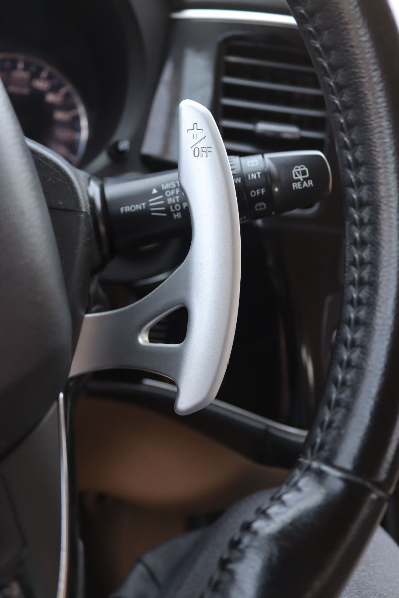 ميتسوبيشي آوتلاندر ميتسوبيشى آوتلاندر 2016-7 مقاعد -  خليجى بحاله ممتازه ممشى 155000 كم بمحرك  2.4L بسعر 30000 درهم