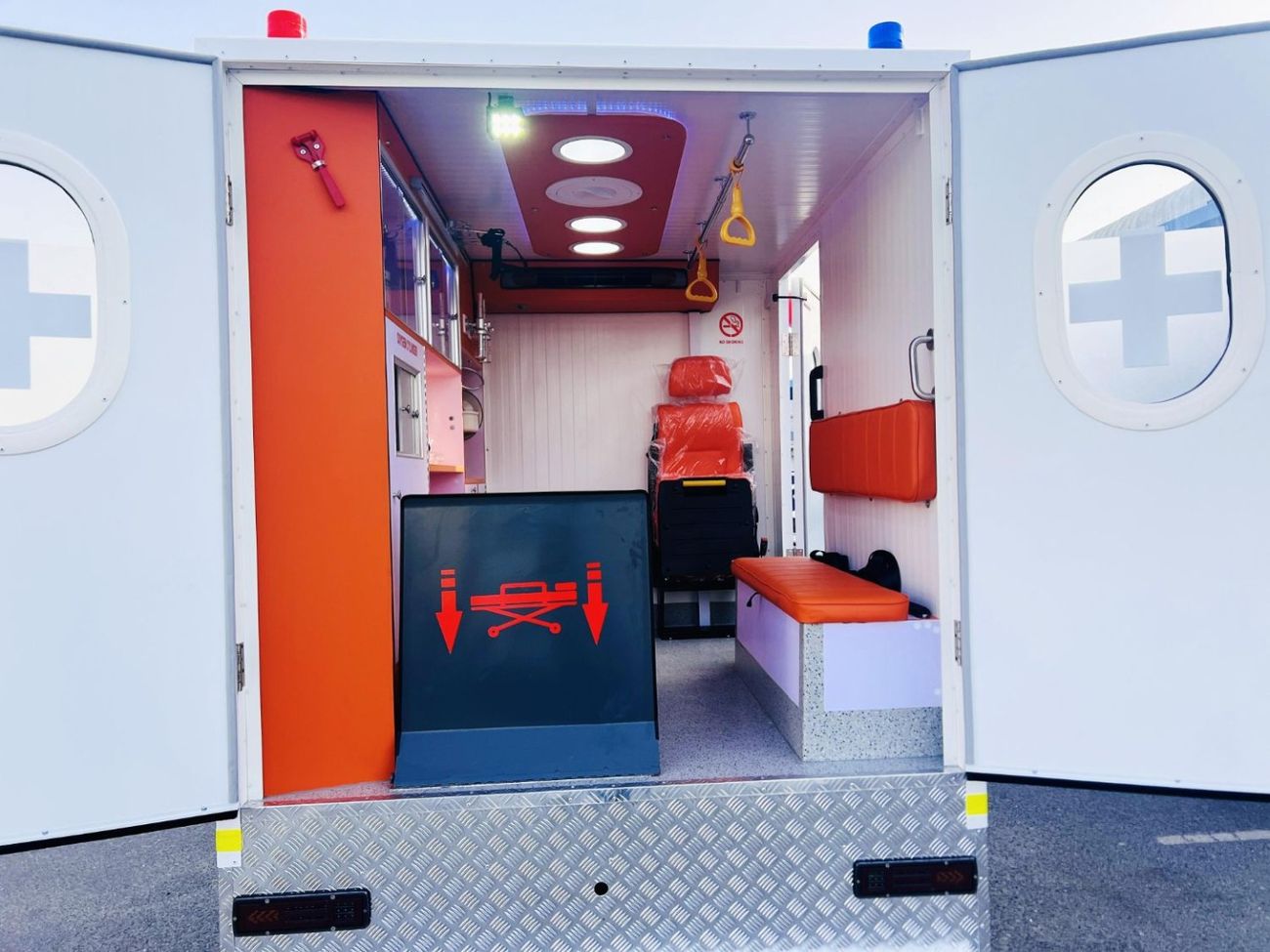 تويوتا هيلوكس 2025 Toyota Hilux 2.4L MT Diesel (Ambulance)