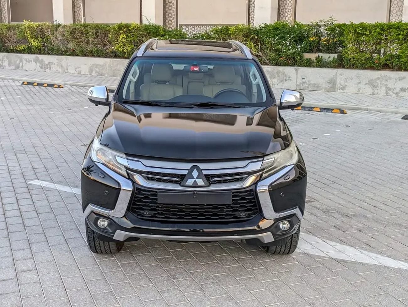 ميتسوبيشي مونتيرو سبورت FULL OPTION GLS TOP GCC IN EXCELLENT CONDITION
