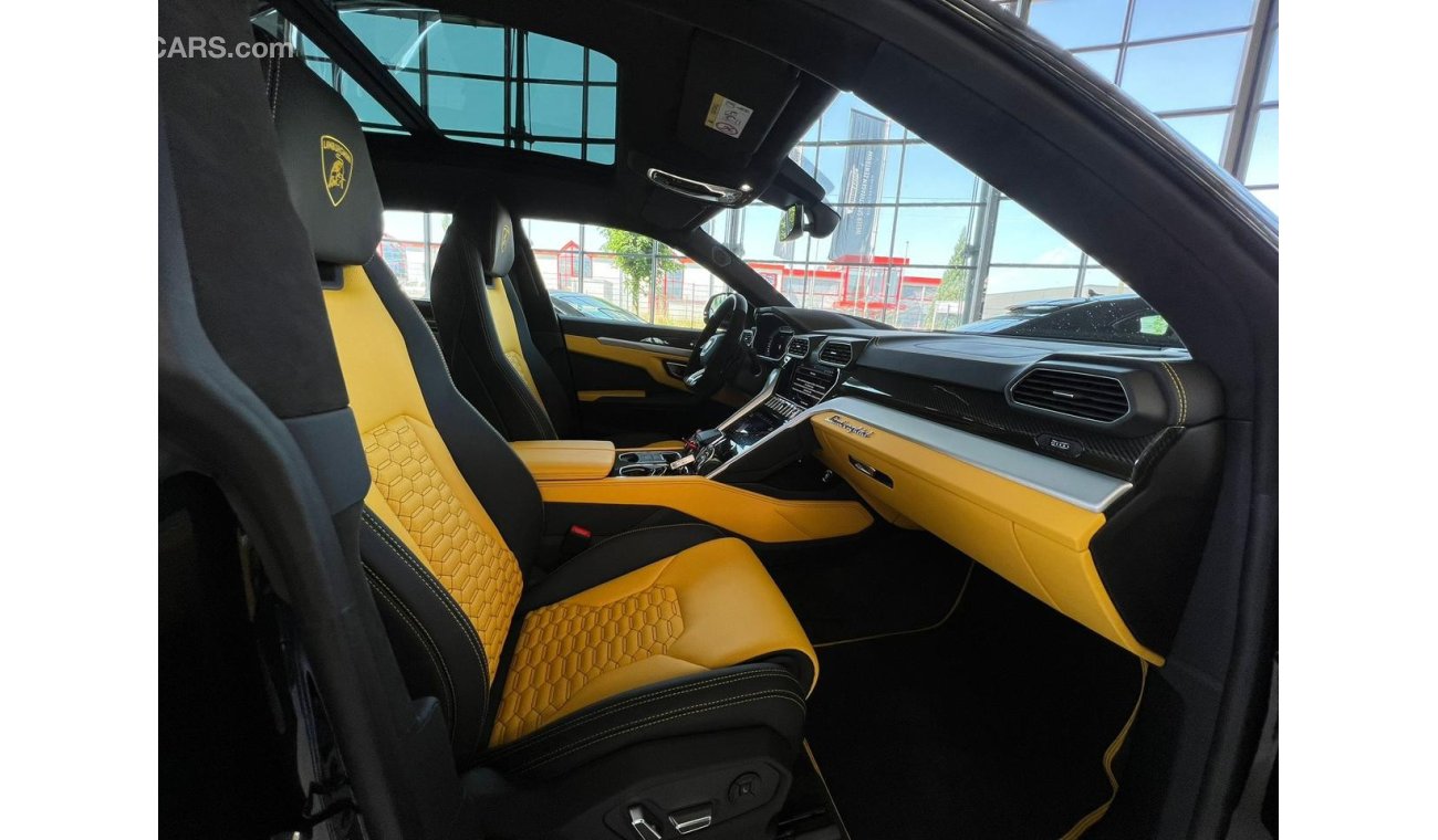 Lamborghini Urus *Carbon Package*Style Package* Premium Soundsystem*Yellow Callipers*Rare TV