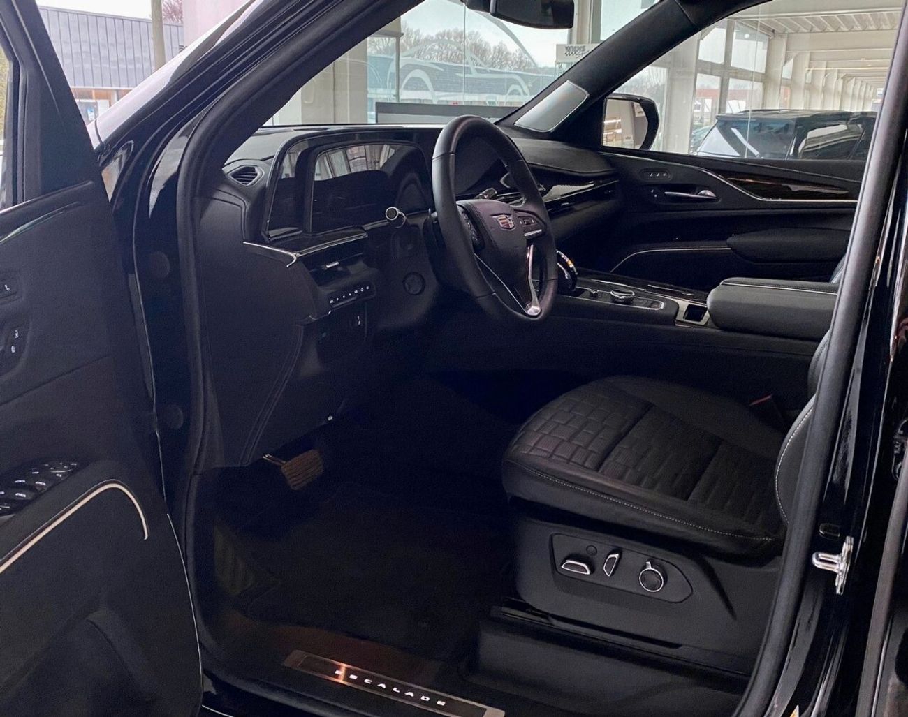 Cadillac Escalade SUV Sport Platinum VIP Seat, 4WD 6.2L, 2023, 0Km, (PRE-ORDER)