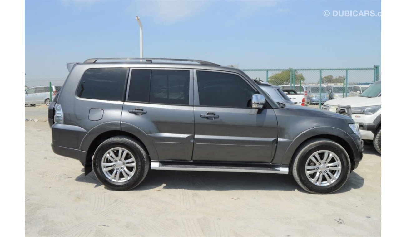 Mitsubishi Pajero Full option clean car accident free