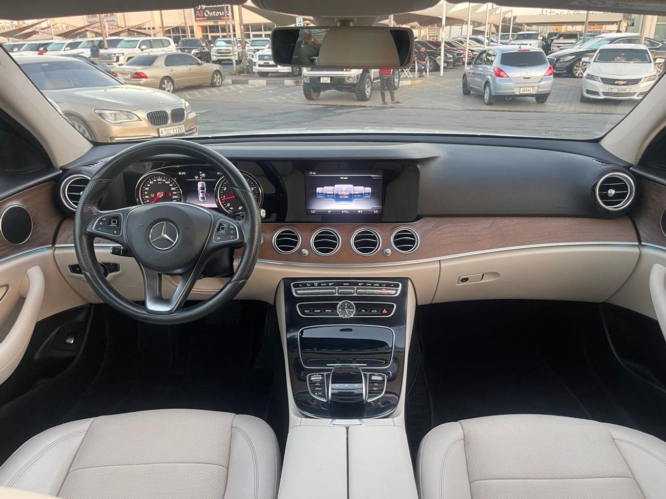 Mercedes-Benz E200 Mercedes E 200 Gulf 2017 in excellent condition, fully equipped