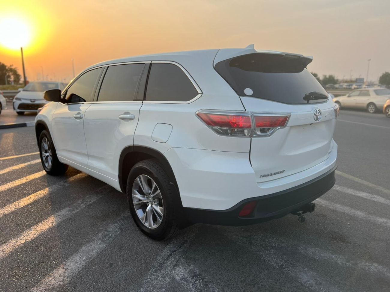 Toyota Highlander 2015Toyota Highlander  -3.5L-V6 -AWD 4x4 - Rear CAM -Automatic seat -trunk Automatic-