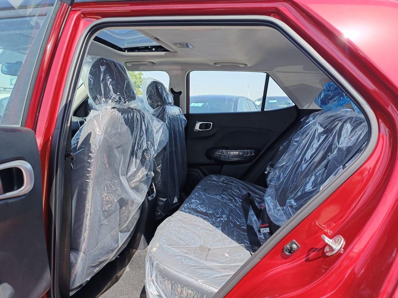 هيونداي فنيو QXI Premier Plus Turbo, 1.0L V4, Alloy Wheels, Sunroof (CODE # VEN10AF)