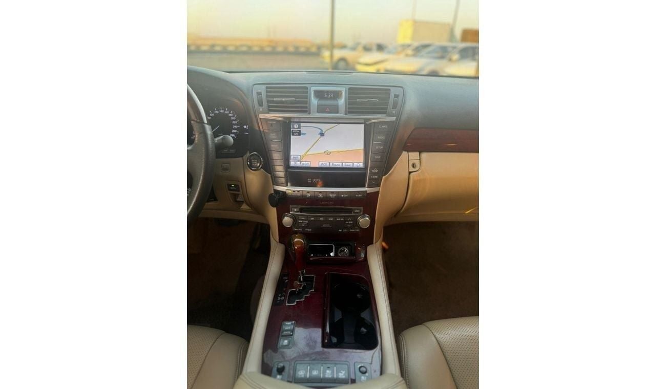 Lexus LS460 Large