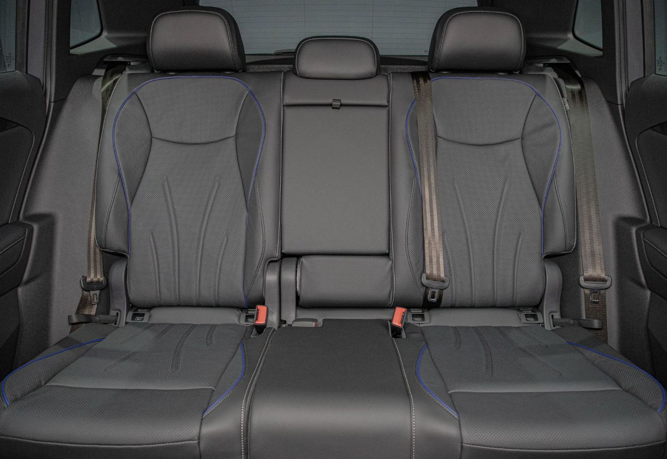 Volkswagen Tiguan R-Line 2.0L 2,195x60 • 20% DP • 2025 Volkswagen Tiguan R-Line Black Edition • VW Warranty + Service 