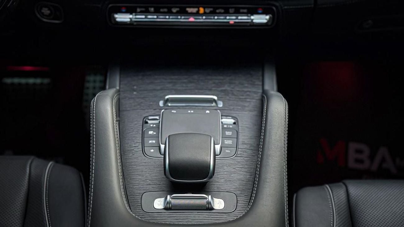 مرسيدس بنز GLS 580 Premium + 4.0L (489 HP)