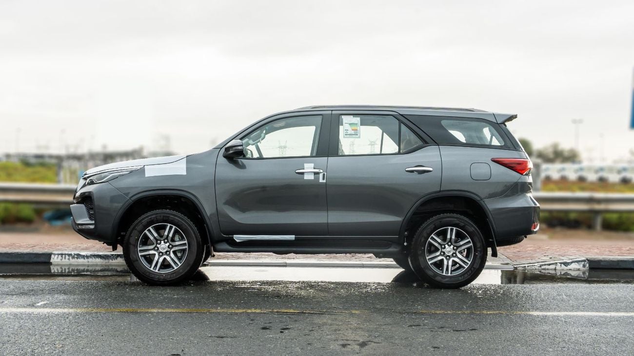 تويوتا فورتونر 2026 Toyota Fortuner VX 4.0L AT Petrol (Gray-Tan)