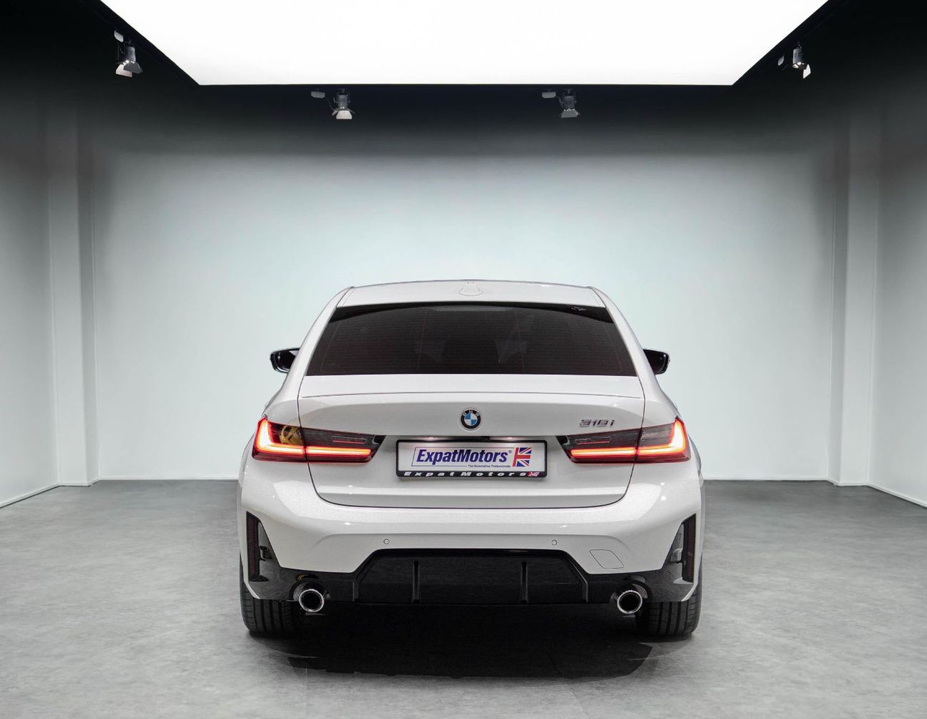 BMW 318i M-Sport • Agency Warranty + Service Contract 2030 • GCC