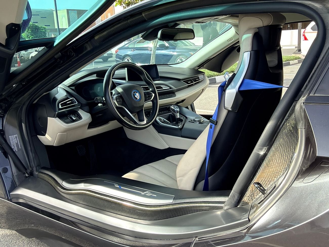 بي أم دبليو i8