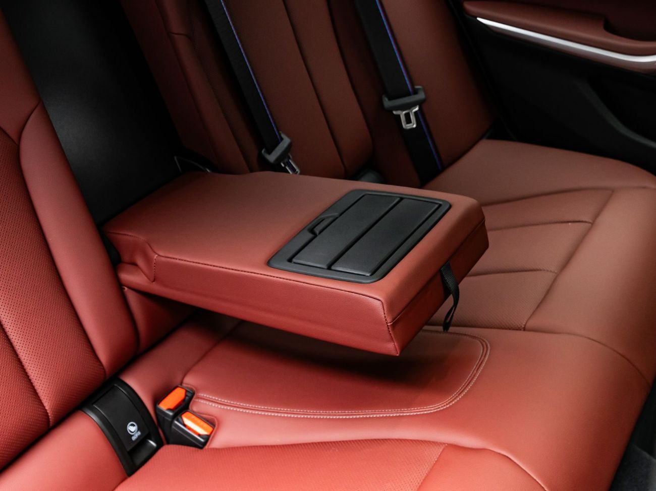 BMW M340i Std 3.0L 2025 BMW M340i xDrive, 2030 BMW Warranty + Service Contract, Low KMs, GCC