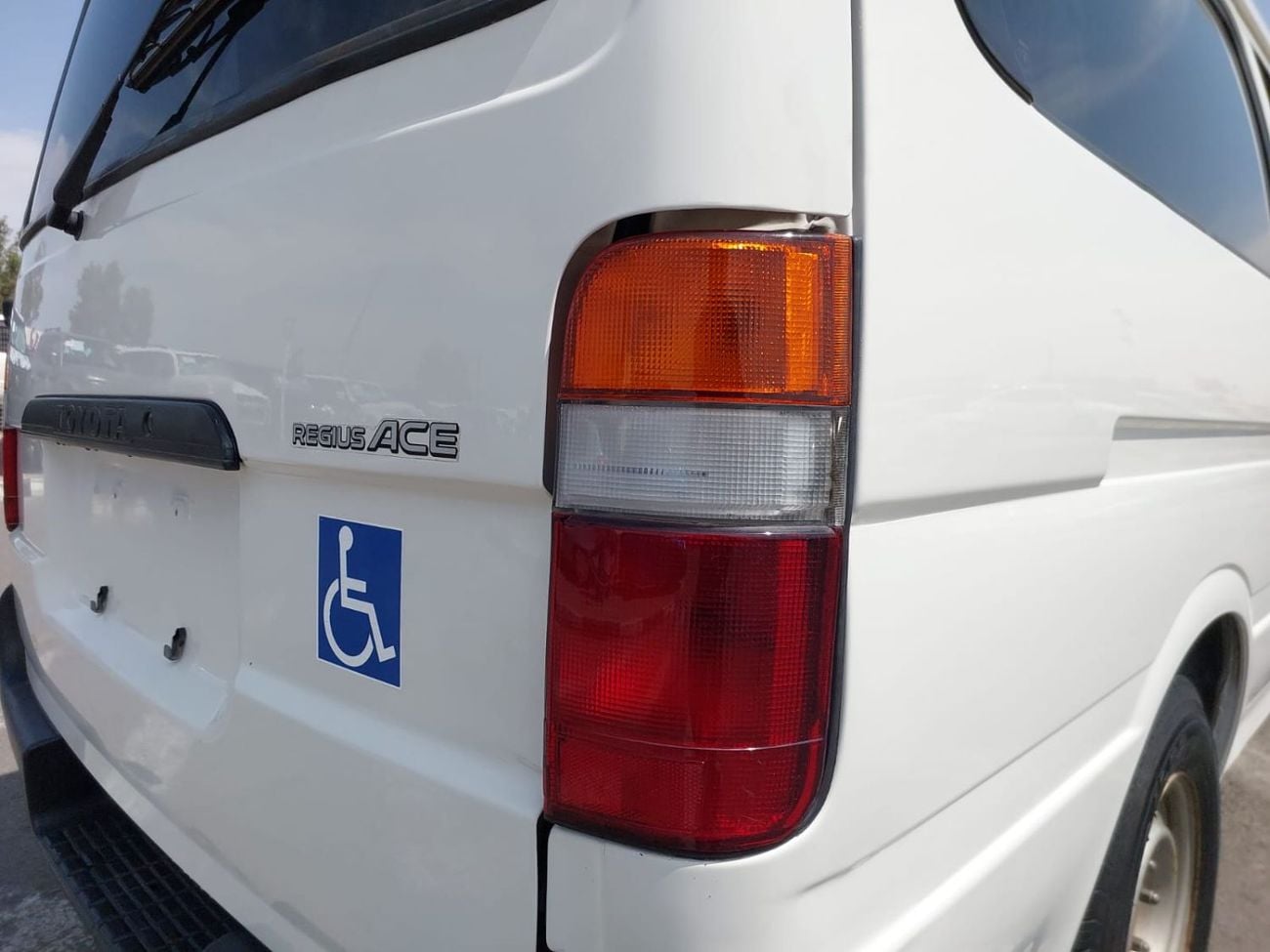 Toyota Hiace (RAMADAN OFFER) TOYOTA HIACE VAN RHD 2003 MODEL 2.4 L PETROL AUTOMATIC(PM02943)