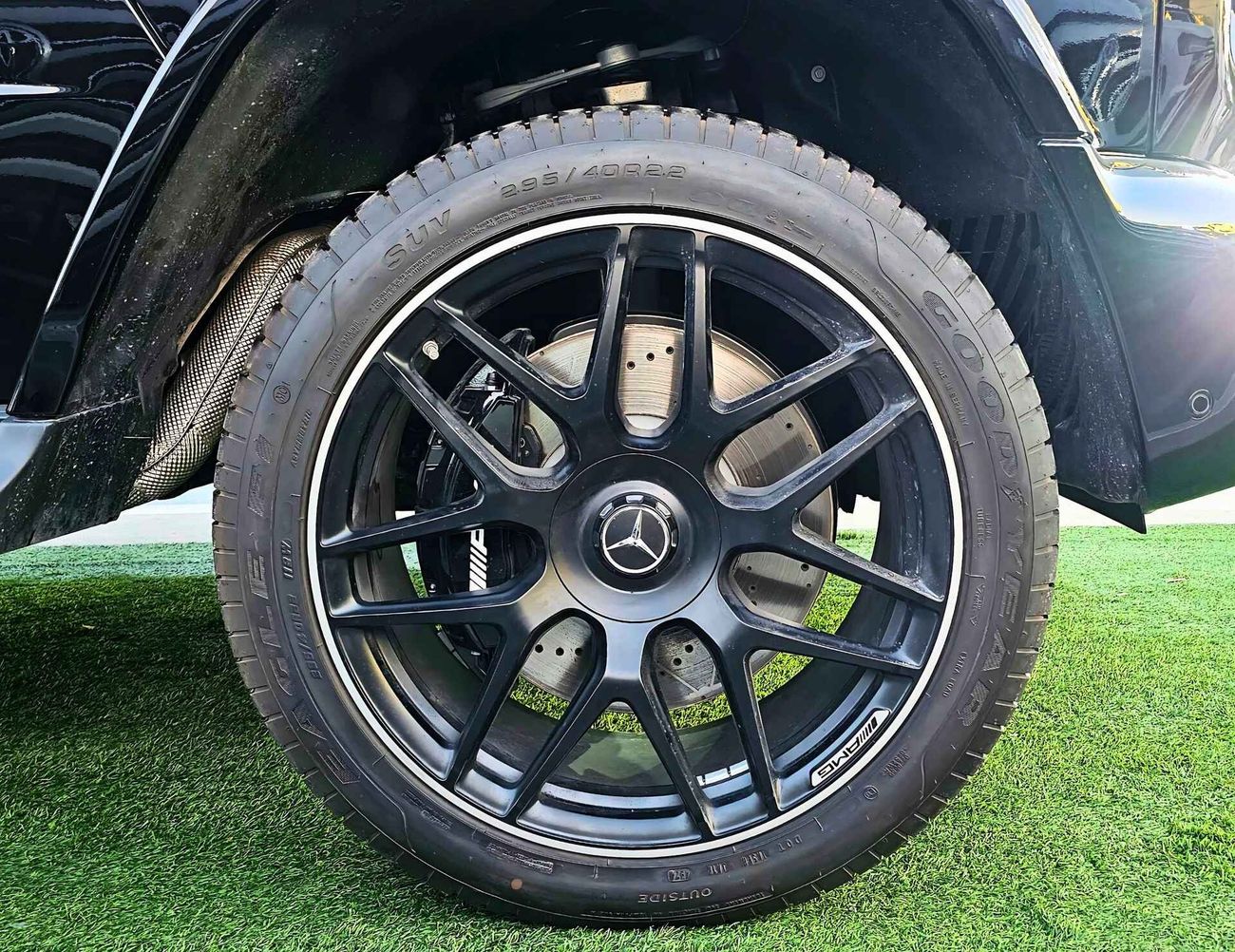 Mercedes-Benz G 63 AMG AIR SUSPENSION / 4.0L V8 / LEATHER SEATS / 4WD / DIGITAL DISPLAY (CODE#69059)