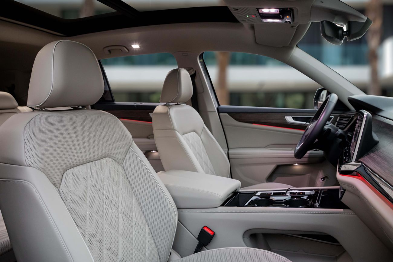 فولكس واجن تيرامونت Teramont R-Line | 3,388 P.M | 0% Downpayment | VW Warranty til Dec 2027!