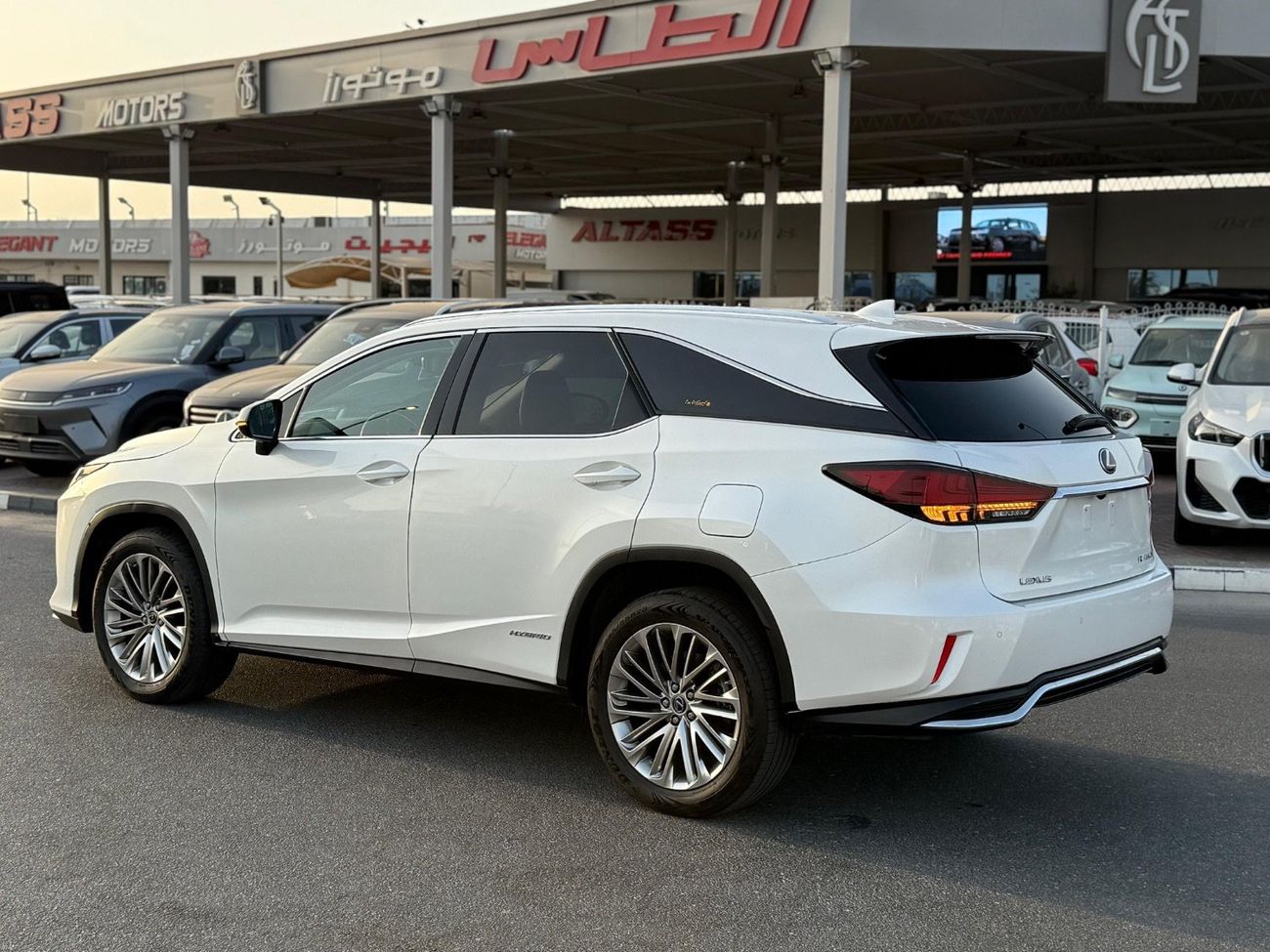 لكزس RX450h L Platinum 3.5L (7 Seater)