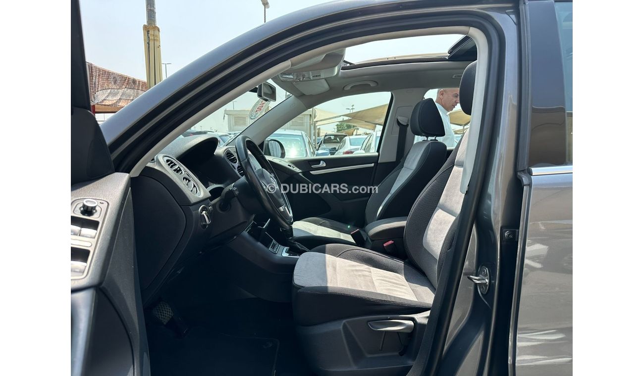 Volkswagen Tiguan SEL ACCIDENTS FREE - GCC - FULL OPTION - CAR IS IN PERFECT CONDITION INSIDE OUT