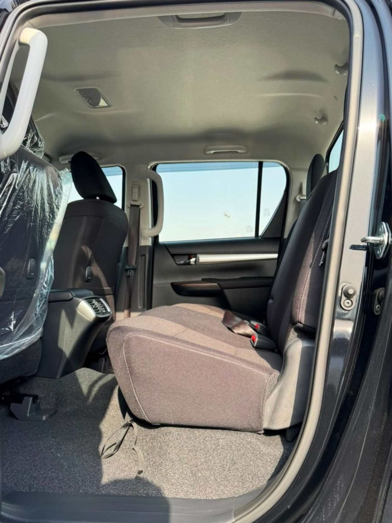 Toyota Hilux SR5 (NON GCC) SR5 | 2.8L V4 DIESEL | FULL OPTION | BLIND SPOT | OVER FNDER (CODE # HDAH1)