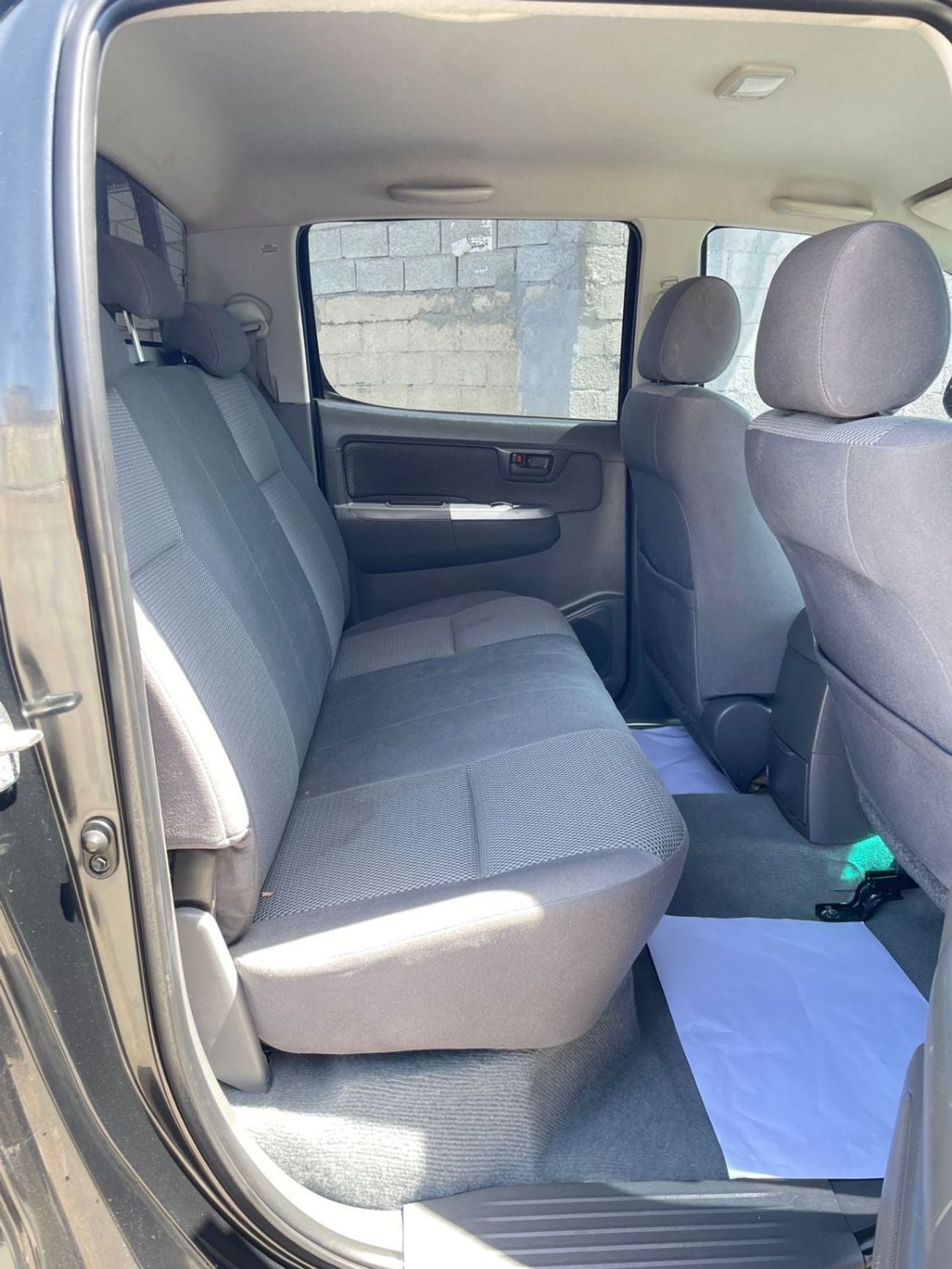 تويوتا هيلوكس DLX DIESEL 3.0 LITER ,AUTO TRANSMISSION ,RIGHT HAND DRIVE ,2013 MODEL
