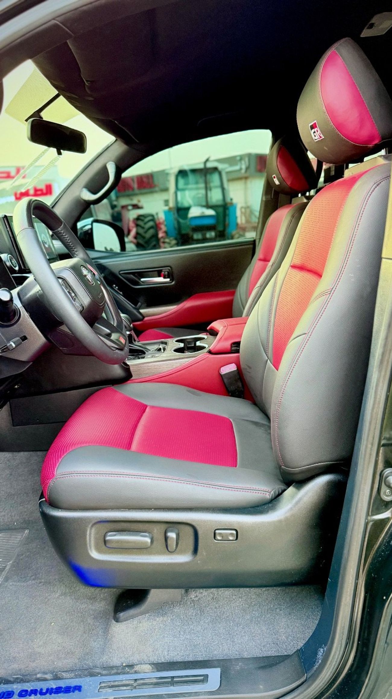 تويوتا لاند كروزر 2018 Model Facelift to 2025 LC300 Exterior and Interior Both Full Option V6 Engine