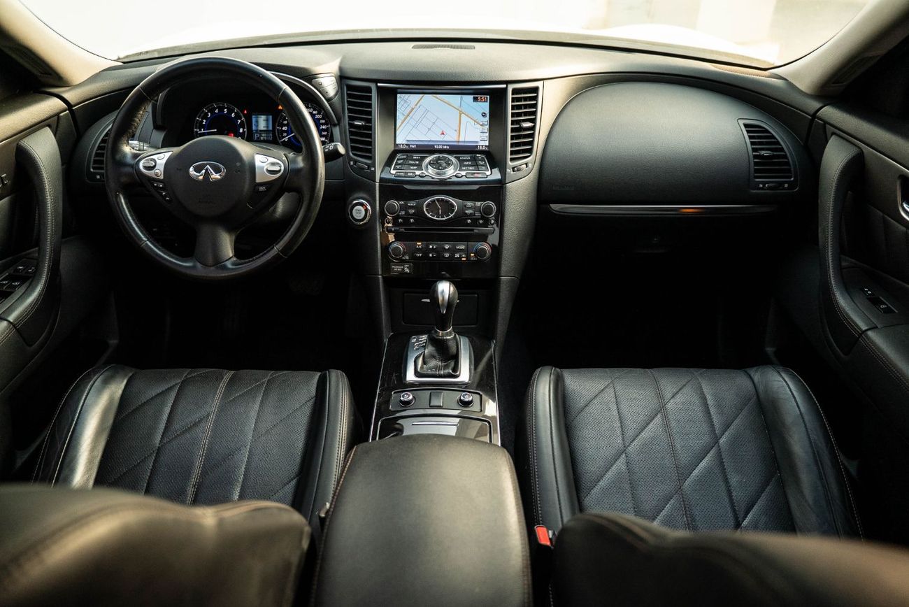 إنفينيتي QX70 Luxury 2019 GCC 3.7L V6 Full Service History