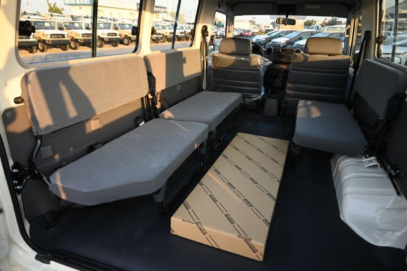 Toyota Land Cruiser 70 78 V6 4.0L 4WD 9-Seater Automatic