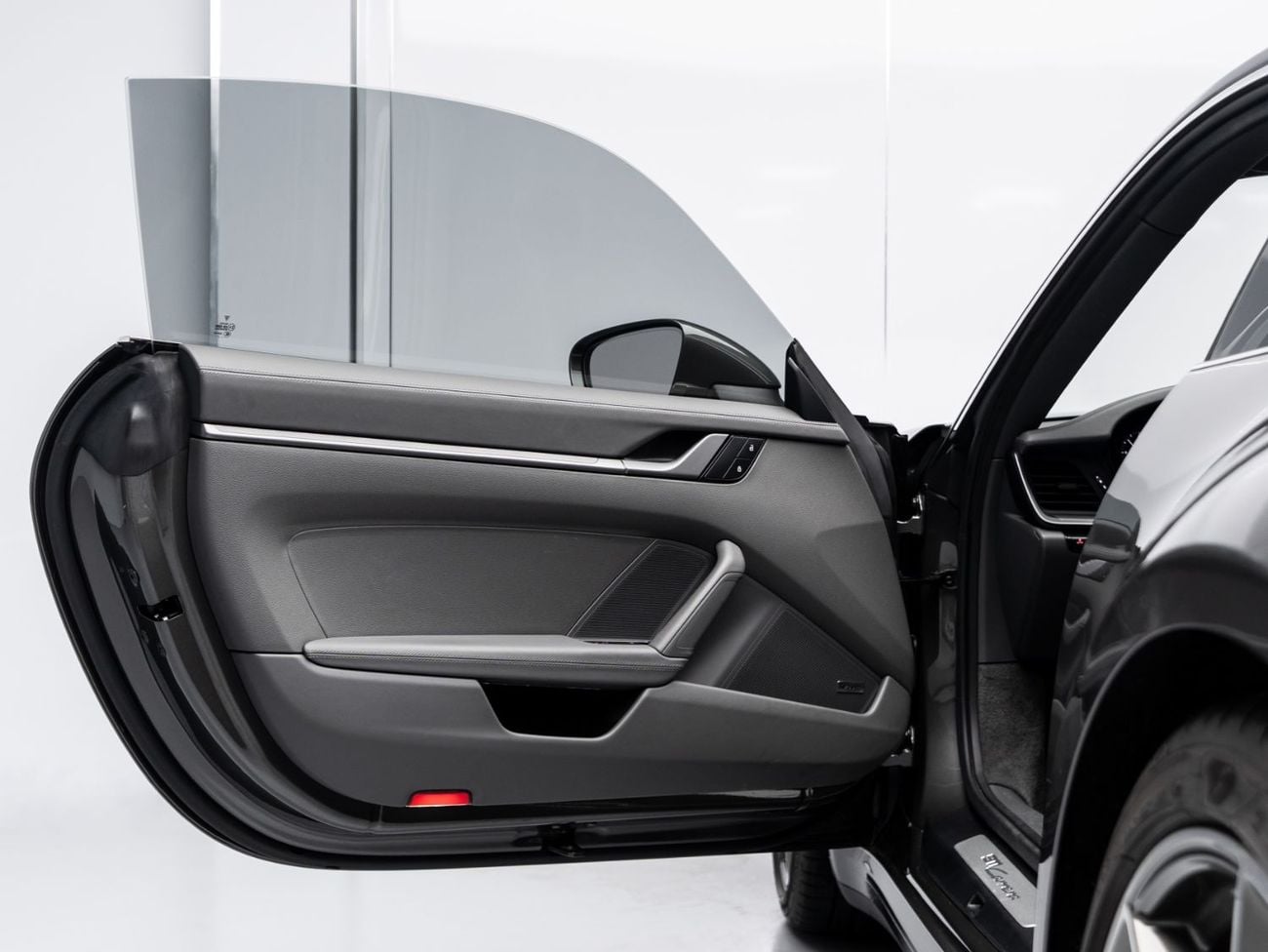 Porsche 911 Carrera 3.0L (444 HP) Coupe Carrera 3.0L (388 HP) Coupe 2024 Porsche 911 Carrera, 3.0 TC F6 RWD, 388