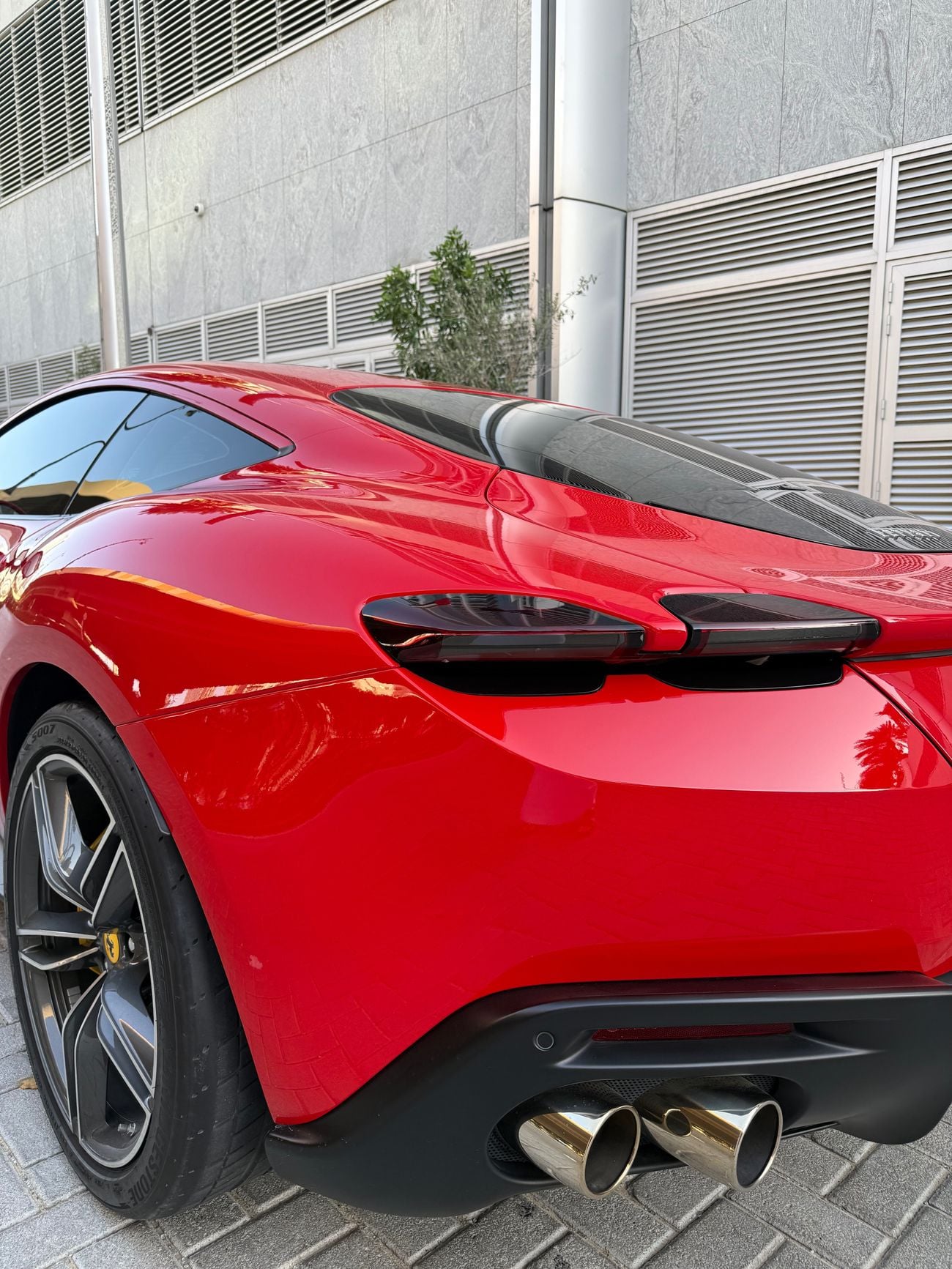 فيراري روما 3.9T V8