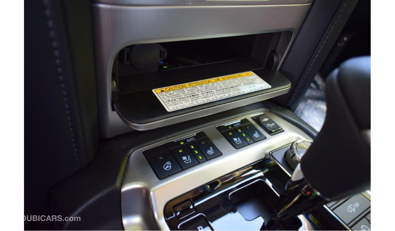 Toyota Land Cruiser 200 VXR+ V8 4.5L Turbo Diesel 7 Seat Automatic Executive Lounge