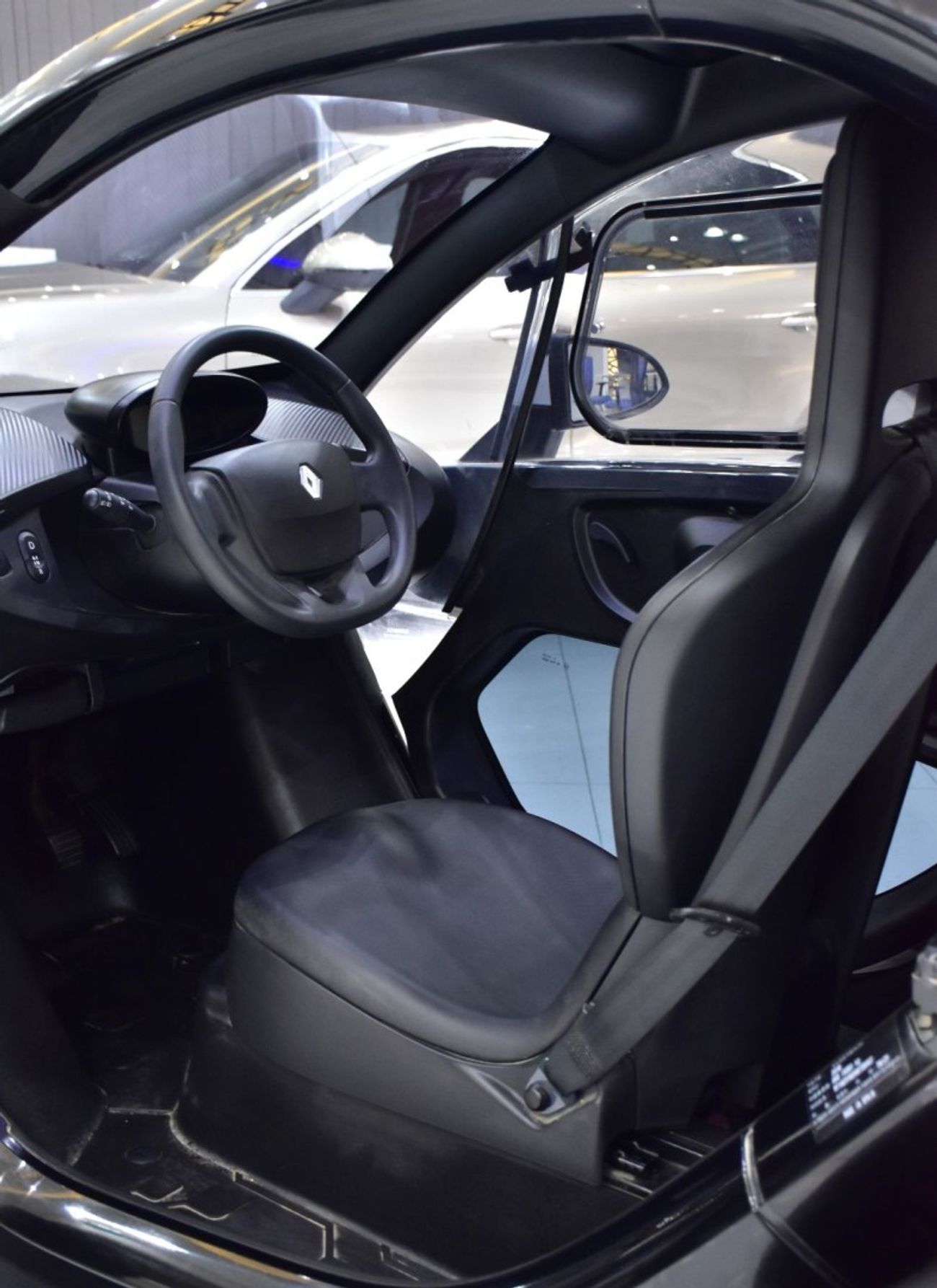 Renault Twizy EXCELLENT DEAL for our Renault Twizy ( 2019 Model ) in White / Black Color Korean Specs