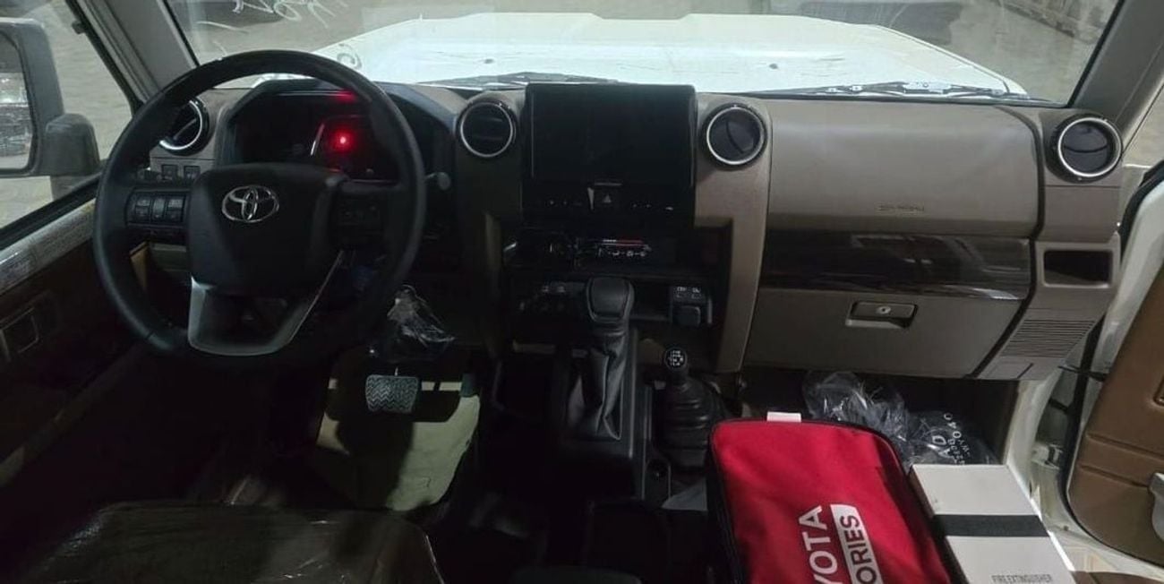 تويوتا لاند كروزر 70 4.0 Petrol A/T Full Option