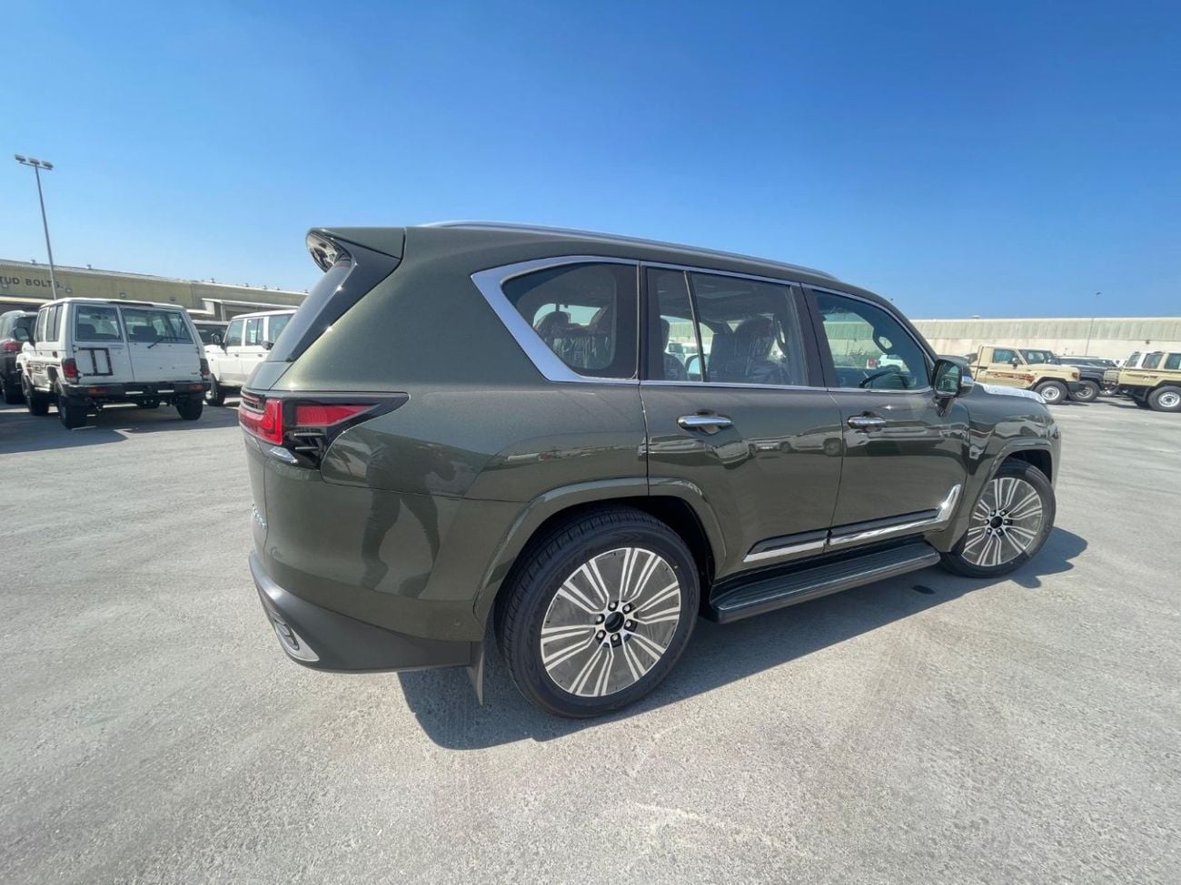 Lexus LX700h Signature 3.5L HYBRID 2025