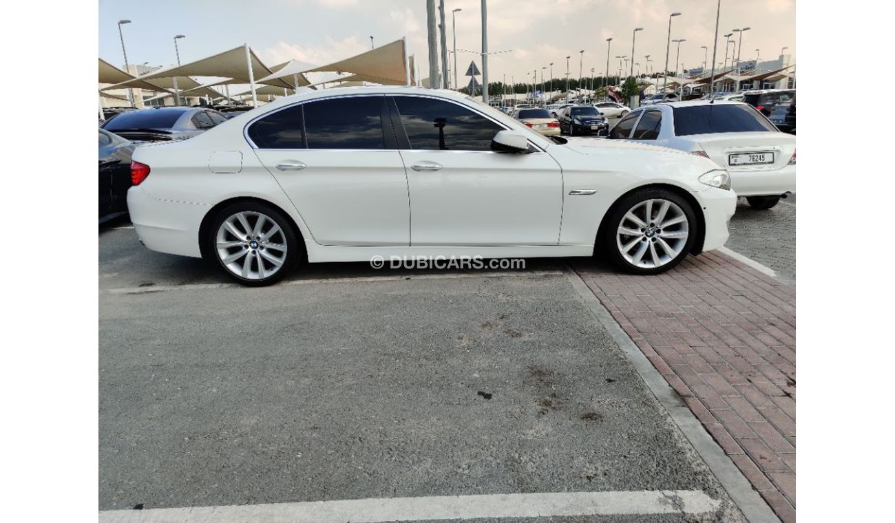 BMW 535i 2011 Full options Gulf specs sunroof navigation camera