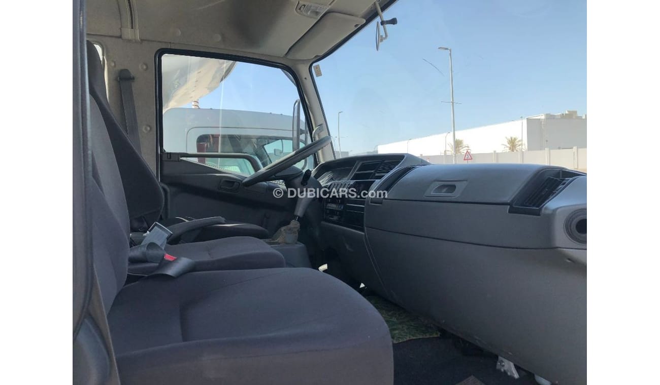 Mitsubishi Fuso Canter Mitsubishi Fuso 7 ton truck With 4 Ton Crane,model:2017. only done 15000 km