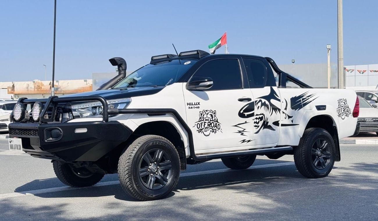 Toyota Hilux SMART CAB | RHD | 2.8L DIESEL ENGINE | MANUAL TRANSMISSION | 2016 | PREMIUM BULL BAR | AIR SNORKEL