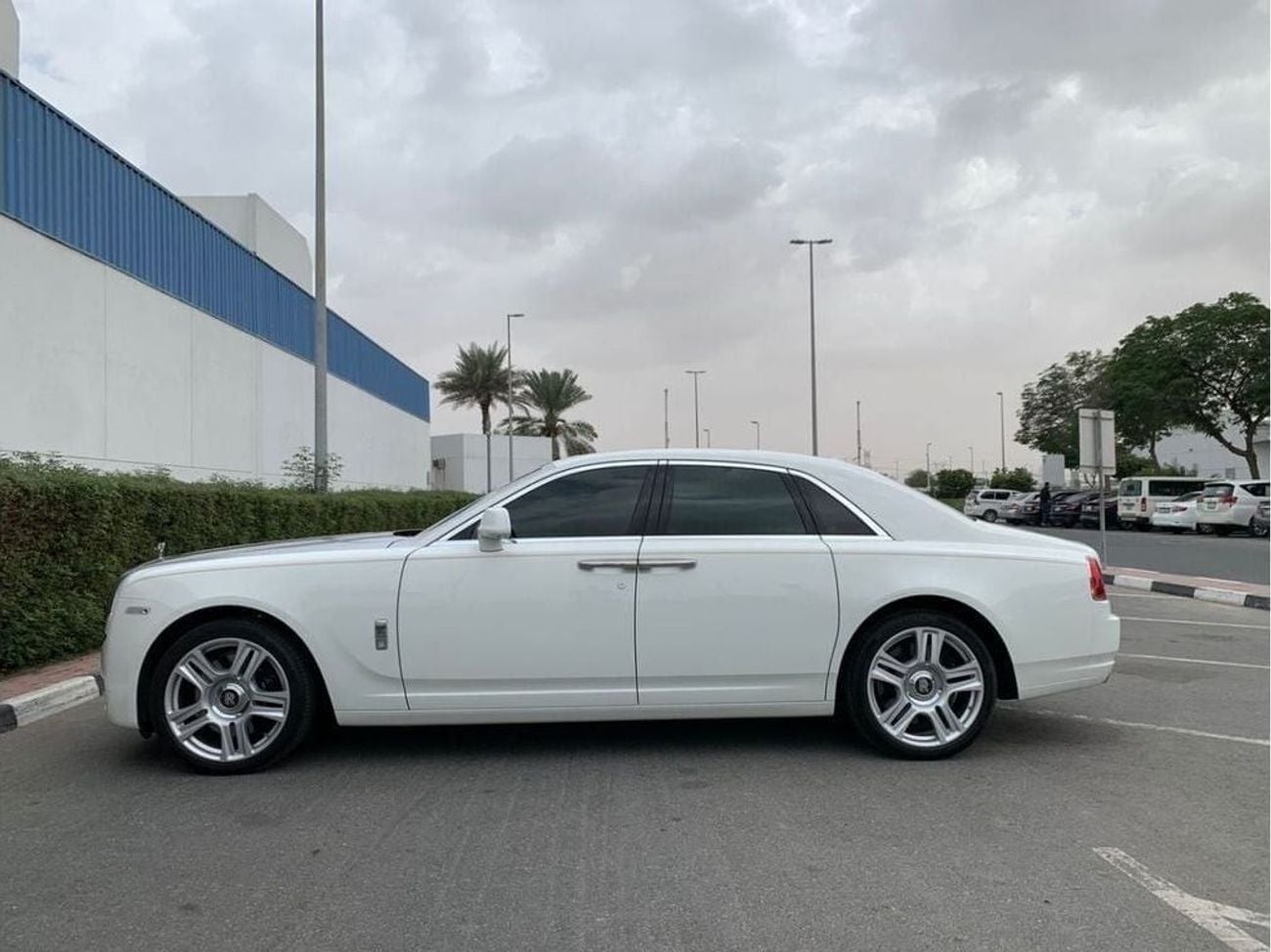 Rolls Royce Ghost SWB EWB 6.6L GCC SPEC NEAT AND CLEAN