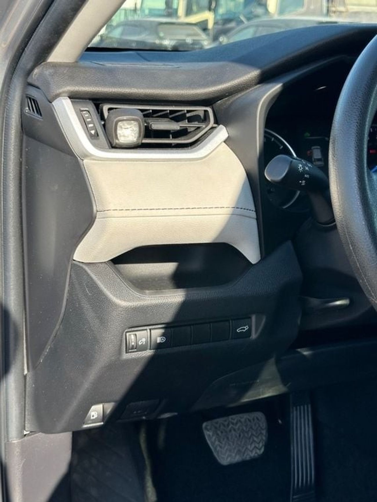 Toyota RAV4 Hybrid XLE 2.5L full option