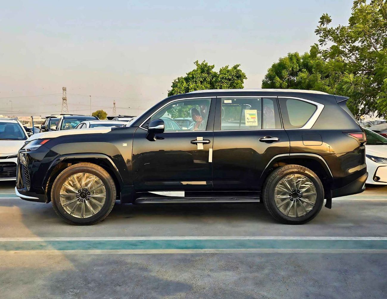 Lexus LX 600 F-SPORT / 3.5L V6 PETROL 4WD / FULL OPTION / FRONT & REAR CAMERA / ELECTRIC SEATS (CODE#LX6FS)