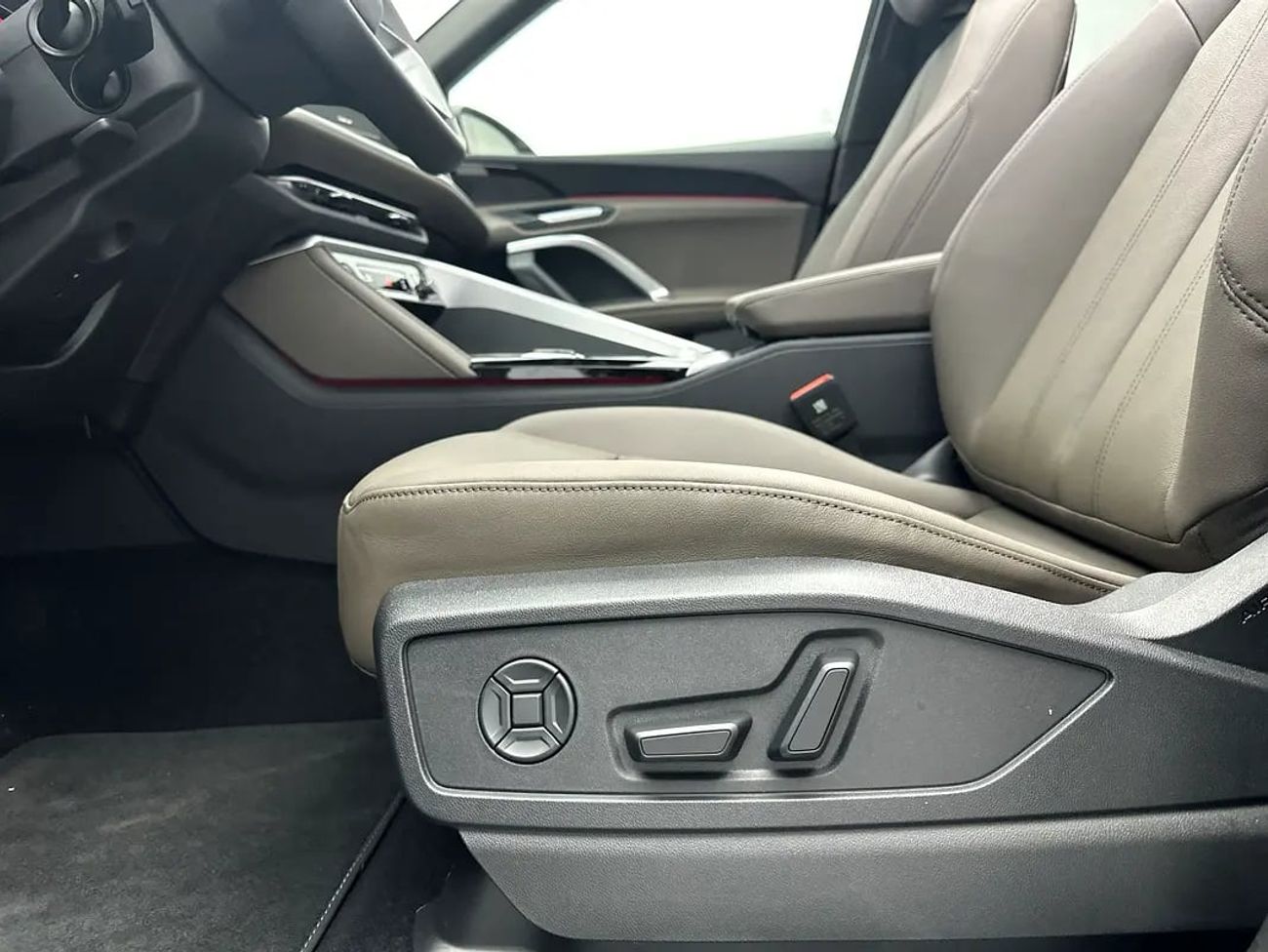 Audi Q5 SUV TFSI quattro 204hp S-Line (Ref# 72671)