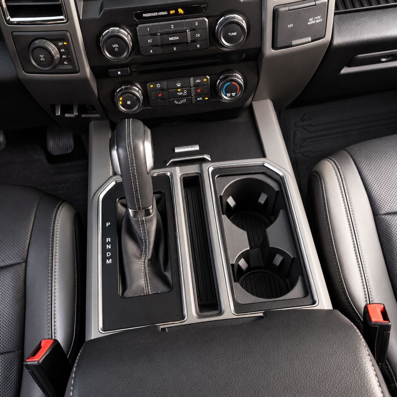 Ford F-150 RAPTOR CREW CAB LUX 3,265 P.M • 0% Downpayment • F-150 Raptor • 1 Year Warranty