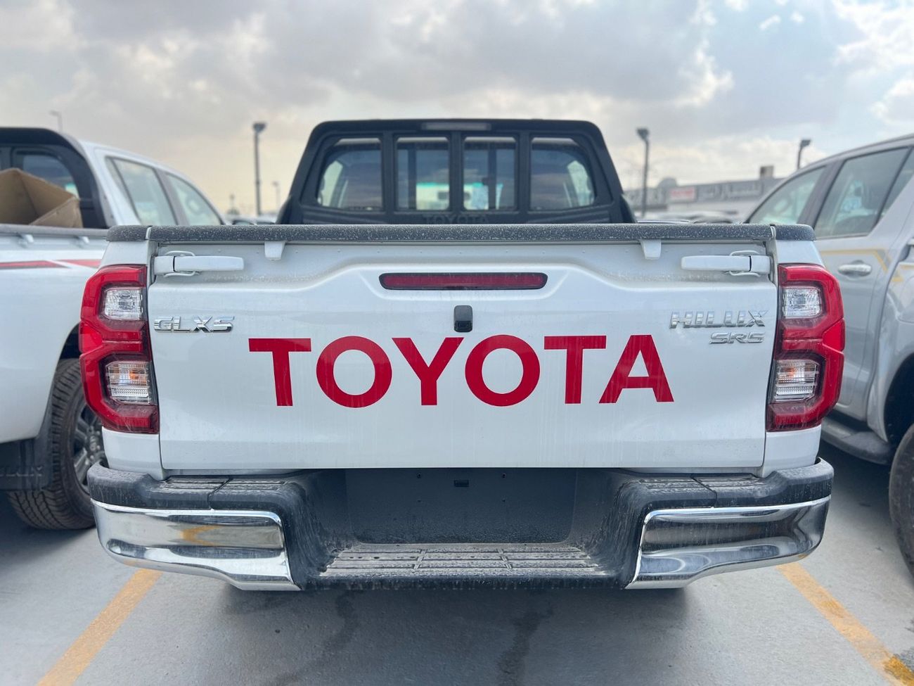 تويوتا هيلوكس تايوتا هايلوكس جي آر5  إس ار 2025٥