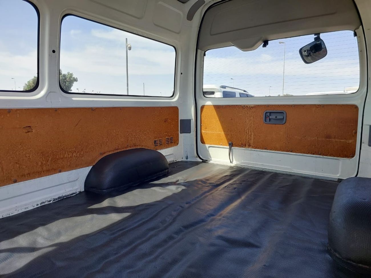 Toyota Hiace TOYOTA HIACE VAN RHD 2010 MODEL 3.0 L DIESEL AUTOMATIC(PM06521)