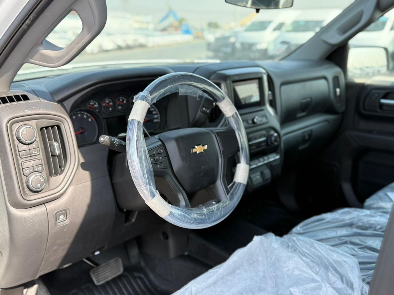 Chevrolet Silverado 1500 RST 1500 REG/CAB TRAILBOSS CLOTH 5.3 V8 RST 5.3 V8 GCC SPECS